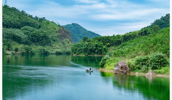Na Hang 2 days 1 night tour schedule in pear blossom season