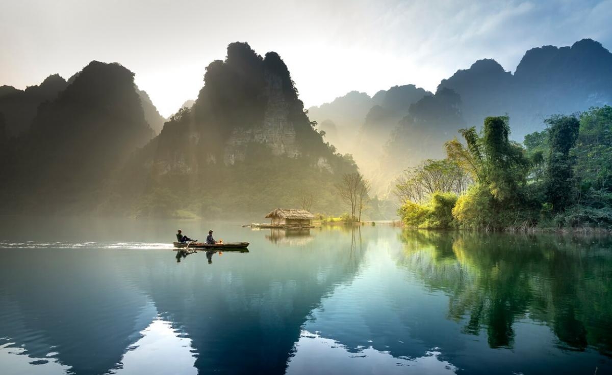 Na Hang 2 days 1 night tour schedule in pear blossom season