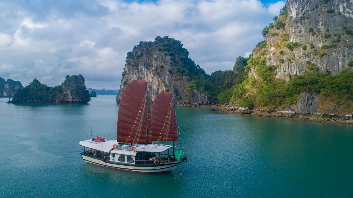 Ha Long - Ninh Binh - Hanoi 4 days 3 nights