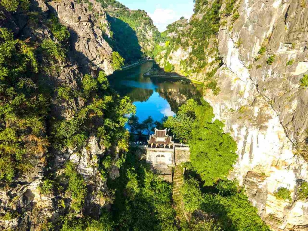 Ha Long - Ninh Binh - Hanoi 4 days 3 nights