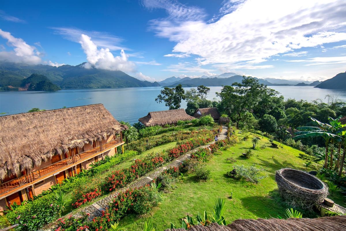 Highlights of the Mai Chau – Moc Chau 3 days 2 nights tour