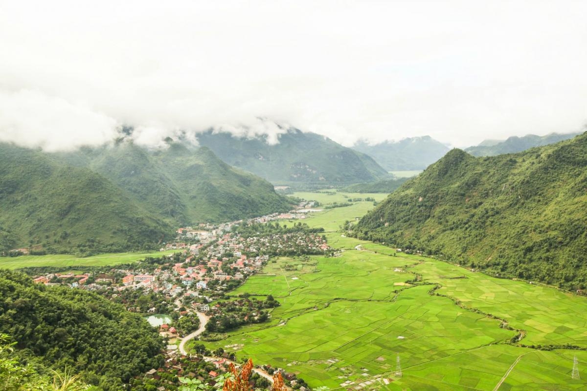 Highlights of the Mai Chau – Moc Chau 3 days 2 nights tour